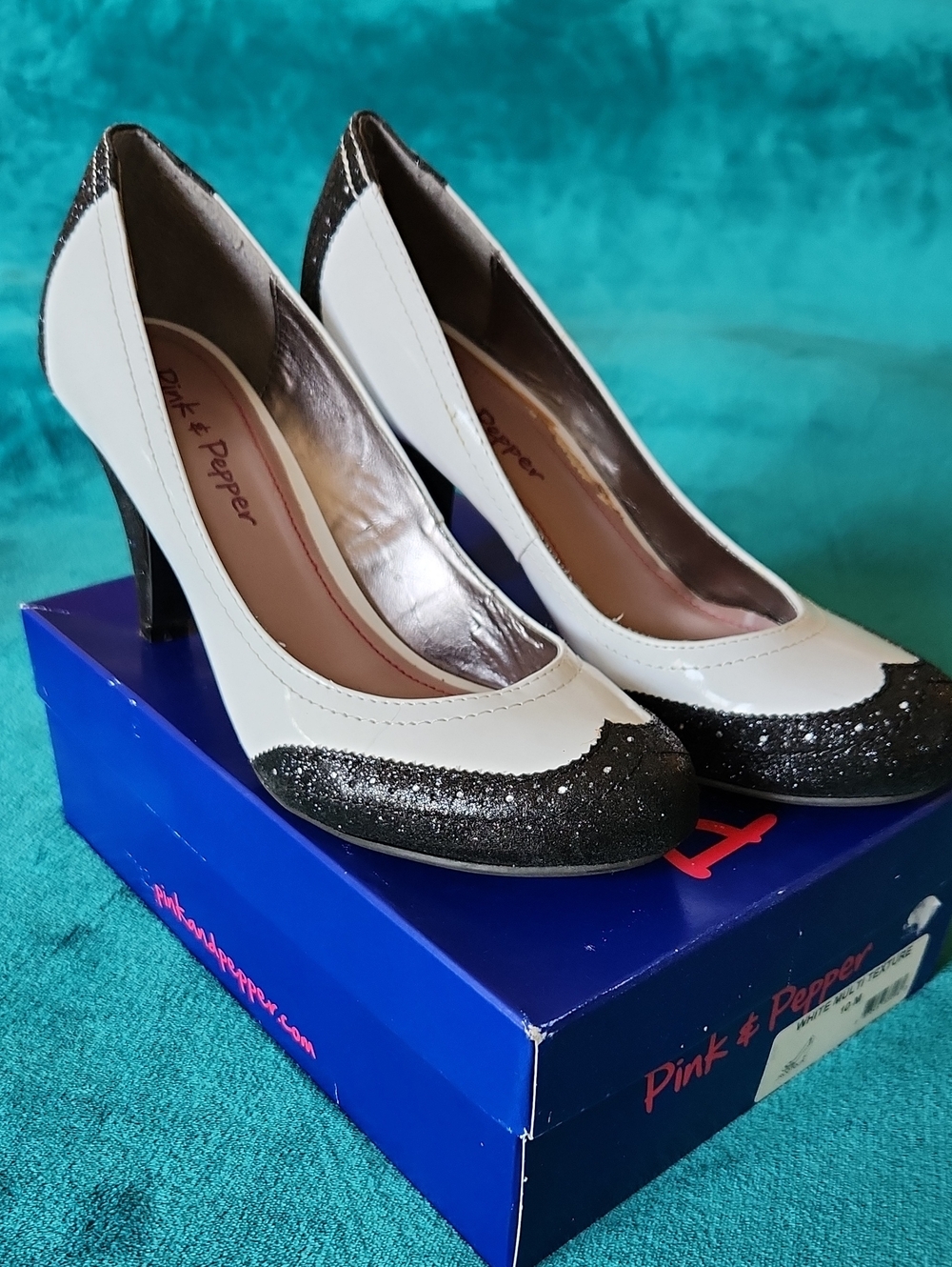 Pink & Pepper White Pumps with Black Glitter Toe and Heel Accents - Size 10